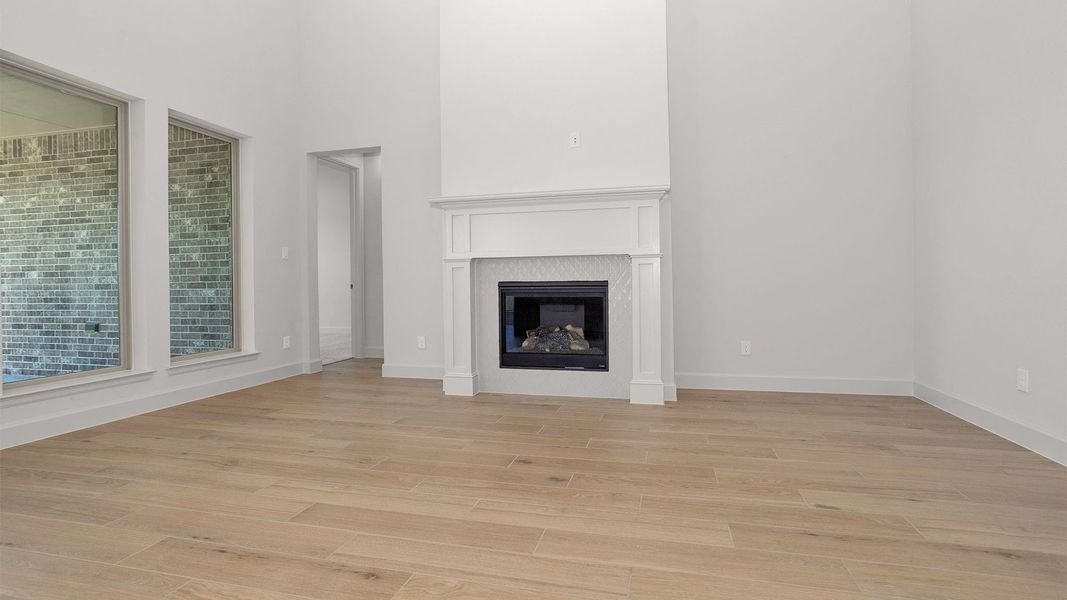 Spacious, unfurnished interior of a new home in Valencia, Manvel (Image 8).