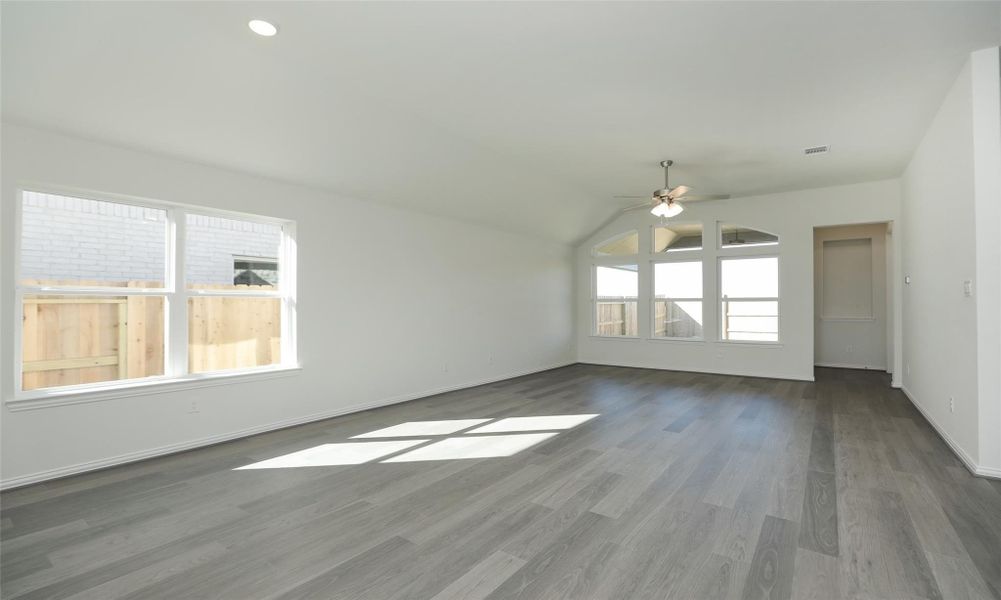 Image 20 of a home in River Ranch.