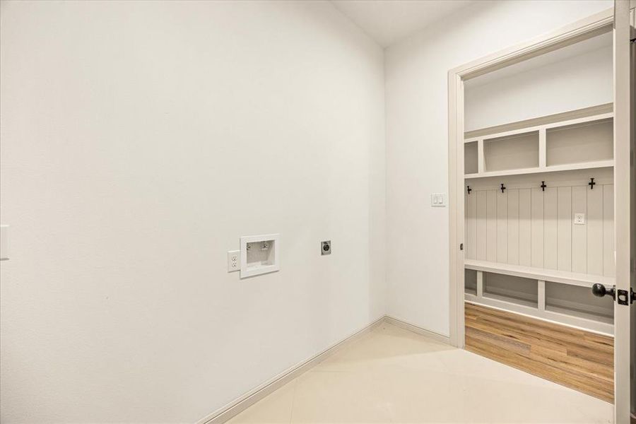 Spacious, unfurnished interior of a new home in Pecan Plantation, Granbury (Image 23).