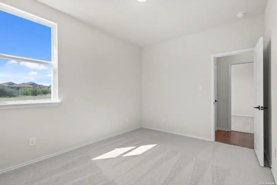 Spacious, unfurnished interior of a new home in Comanche Ridge, San Antonio (Image 33). Spacious, unfurnished interior of a new home in Comanche Ridge, San Antonio (Image 33).
