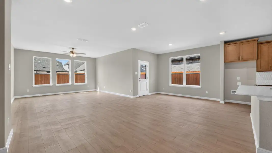 Spacious, unfurnished interior of a new home in Bluestem, Rhome (Image 14).
