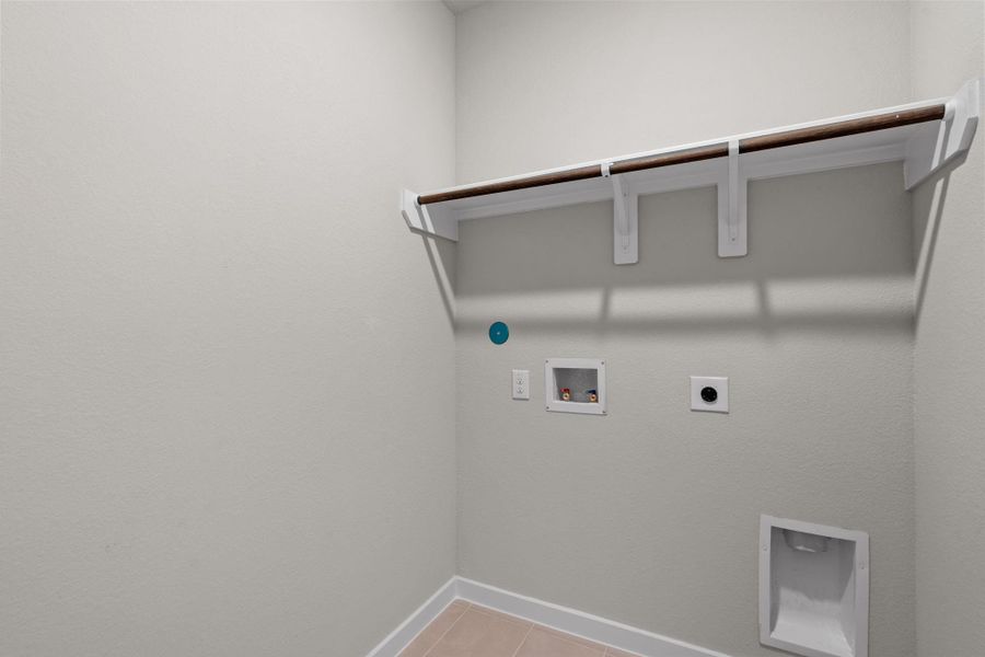 Spacious, unfurnished interior of a new home in Westridge Cove, Conroe (Image 21).