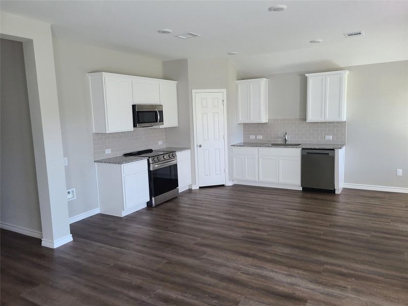 Spacious, unfurnished interior of a new home in , Texas City (Image 8). Spacious, unfurnished interior of a new home in , Texas City (Image 8).