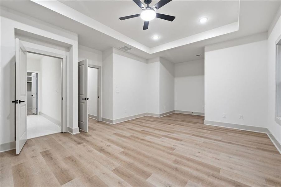 Spacious, unfurnished interior of a new home in , Athens (Image 25).