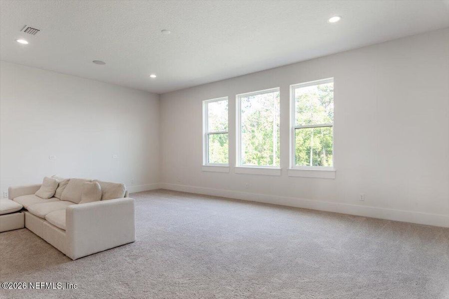 Spacious, unfurnished interior of a new home in Tamaya, Jacksonville (Image 62).