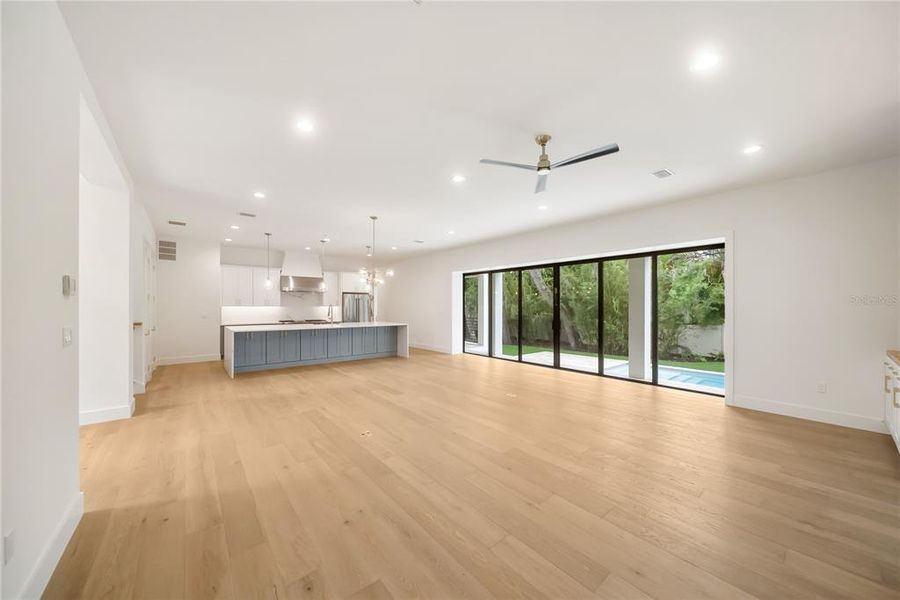 Spacious, unfurnished interior of a new home in , Sarasota (Image 74).