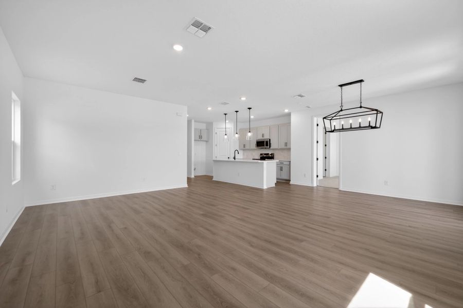 Spacious, unfurnished interior of a new home in Catamaran Cove, Rockledge (Image 10).