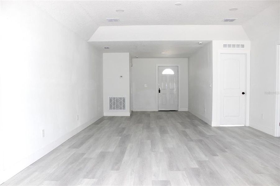 Spacious, unfurnished interior of a new home in , Spring Hill (Image 20).