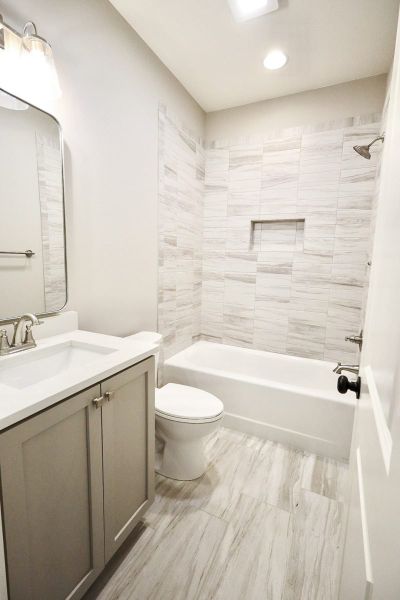 Furnished interior view inside a new home in Creekside, Cleveland (Image 28).