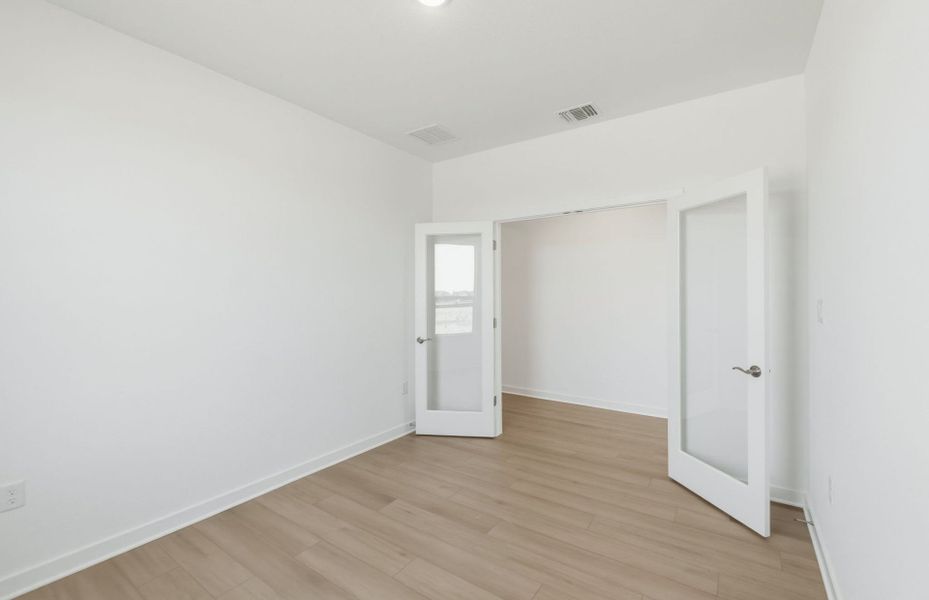 Spacious, unfurnished interior of a new home in Del Webb Austin at Lost Pines, Bastrop (Image 29). Spacious, unfurnished interior of a new home in Del Webb Austin at Lost Pines, Bastrop (Image 29).