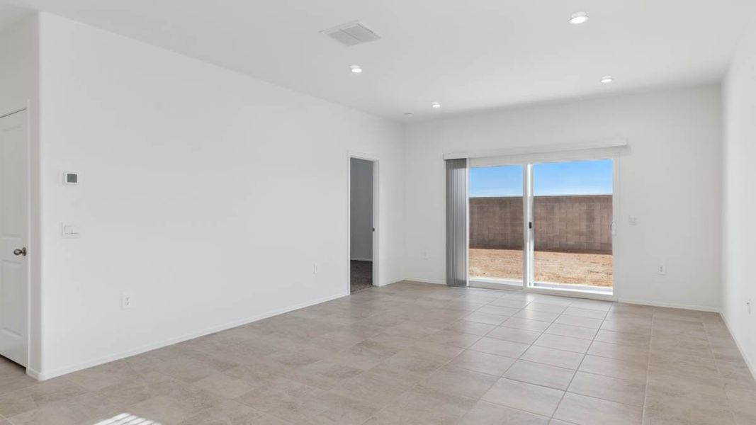 Spacious, unfurnished interior of a new home in Radiance at Superstition Vistas, Apache Junction (Image 11).