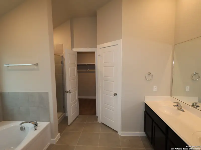 Furnished interior view inside a new home in Winding Brook, San Antonio (Image 10). Furnished interior view inside a new home in Winding Brook, San Antonio (Image 10).