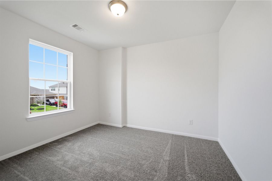 Spacious, unfurnished interior of a new home in Lago Mar, Texas City (Image 33).