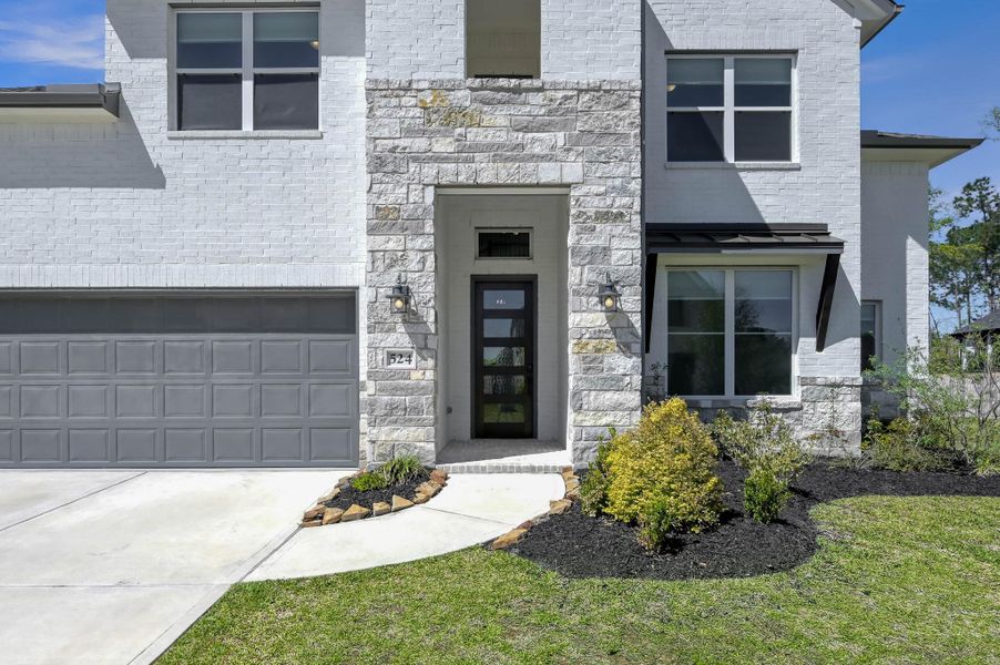 Exterior details and patio area of a home in , Montgomery (Image 3).