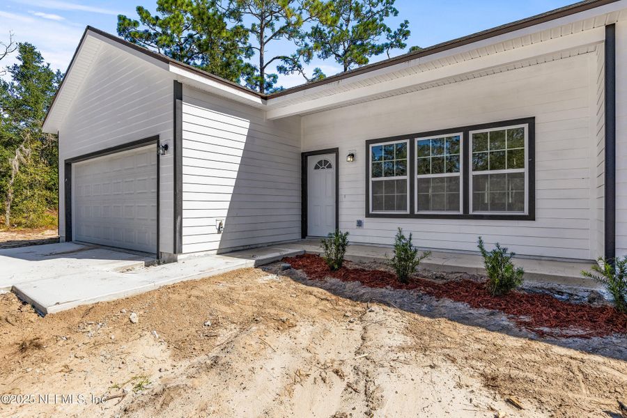 Exterior details and patio area of a home in , Keystone Heights (Image 13).