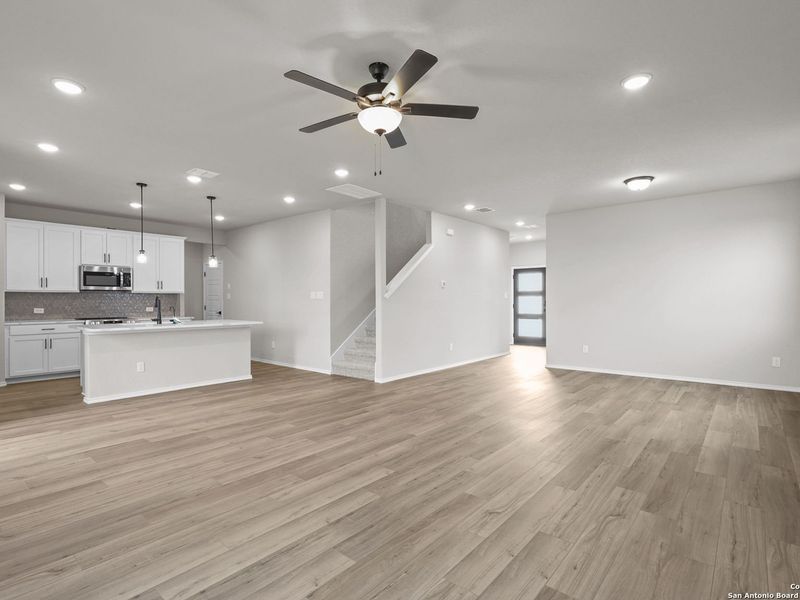 Spacious, unfurnished interior of a new home in Royal Crest, San Antonio (Image 19).