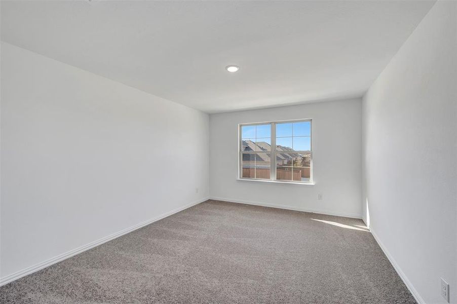 Spacious, unfurnished interior of a new home in Tarrytown, Crowley (Image 28).