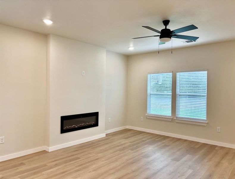 Spacious, unfurnished interior of a new home in , Denison (Image 13).