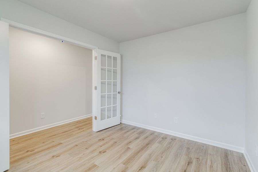 Spacious, unfurnished interior of a new home in Winston Point, Gilbert (Image 13).
