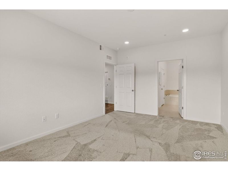 Spacious, unfurnished interior of a new home in , Longmont (Image 13).