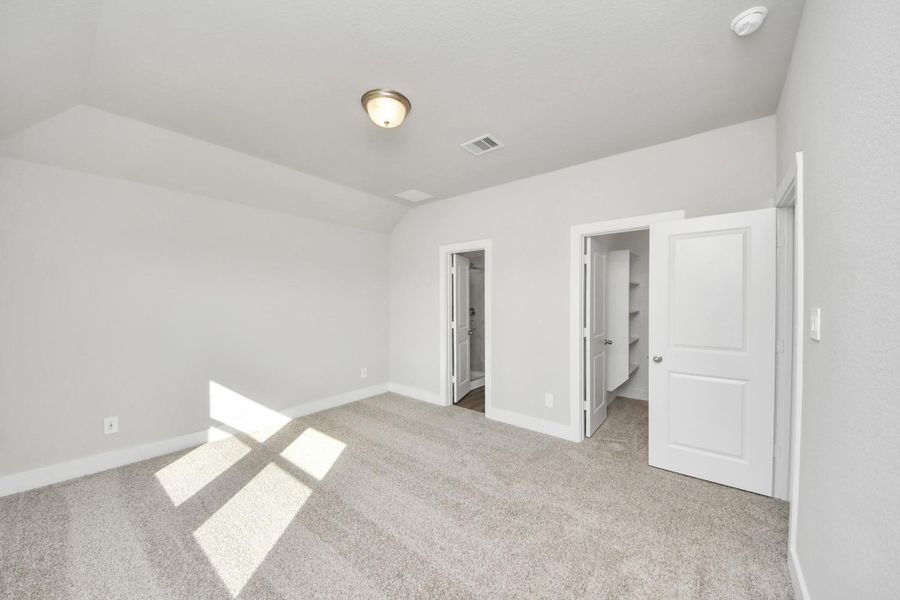 Spacious, unfurnished interior of a new home in Laurel Landing: Founders Collection, Alvin (Image 19).
