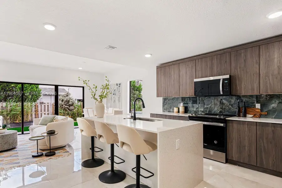 Furnished interior view inside a new home in On Centro, Florida City (Image 10).