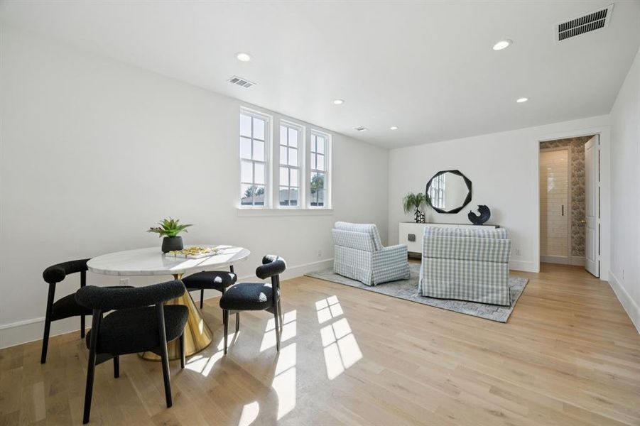 Furnished interior view inside a new home in , Dallas (Image 11).