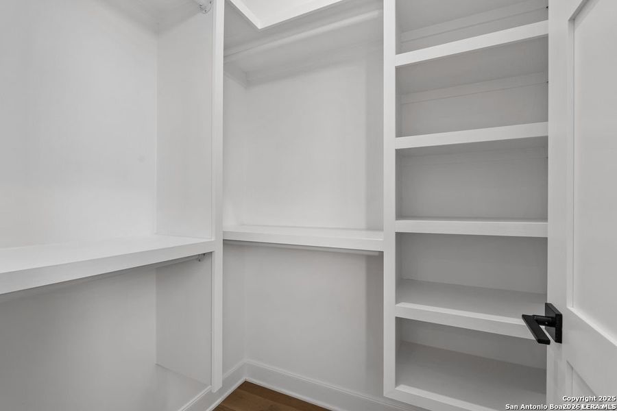 Spacious, unfurnished interior of a new home in , San Antonio (Image 16).