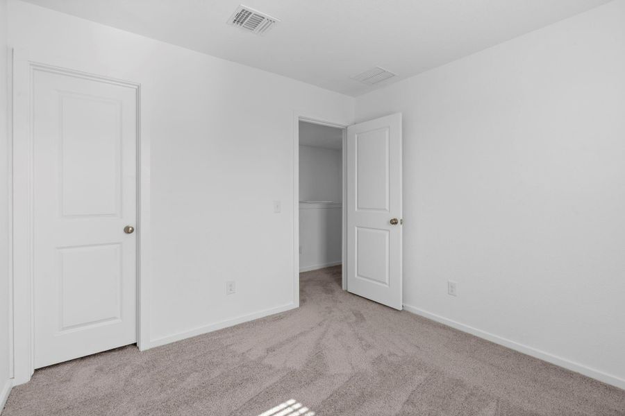 Spacious, unfurnished interior of a new home in The Courtyards at Stokesbury, Waller (Image 14).