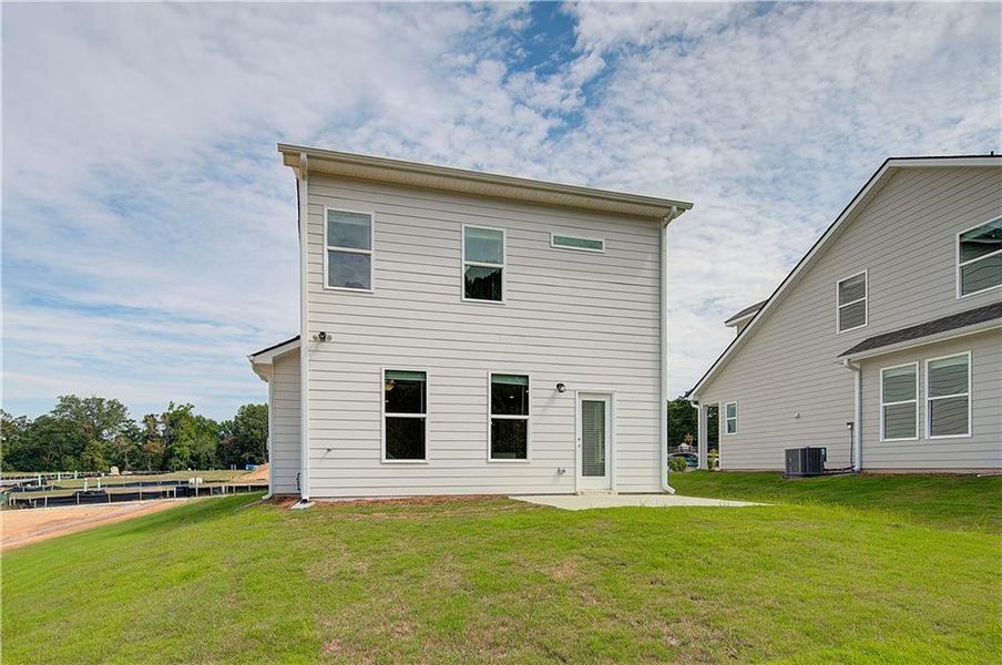 Exterior details and patio area of a home in Abbotts Crossing, Conyers (Image 17).