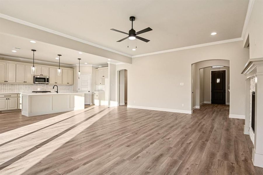 Spacious, unfurnished interior of a new home in , Alvarado (Image 18).