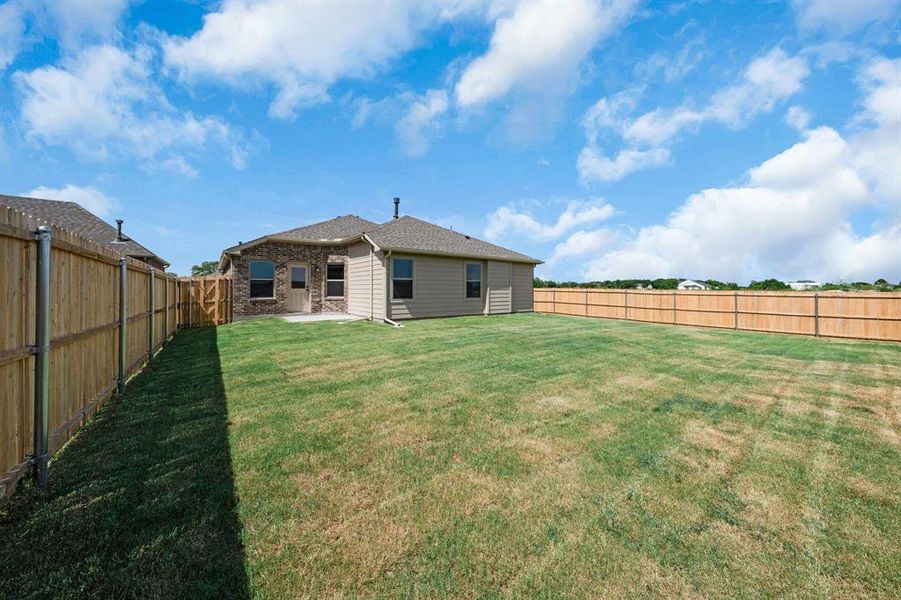 Exterior details and patio area of a home in Fox Landing, Caddo Mills (Image 3).