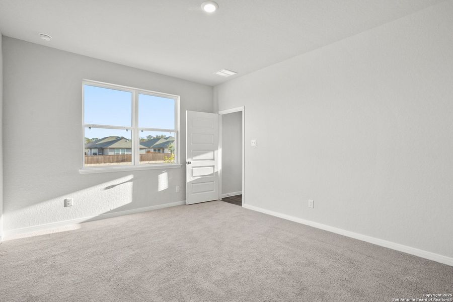 Spacious, unfurnished interior of a new home in Abbott Place, St. Hedwig (Image 17).