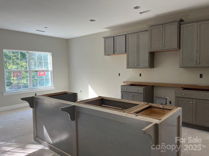 KItchen w/ Island & Breakfast Area