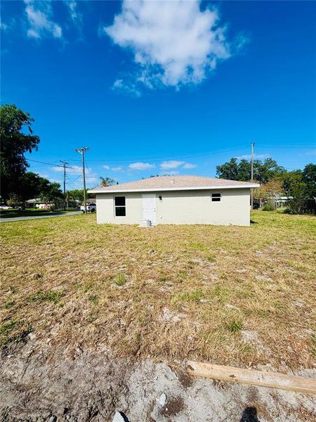 Exterior details and patio area of a home in , Fort Meade (Image 17).