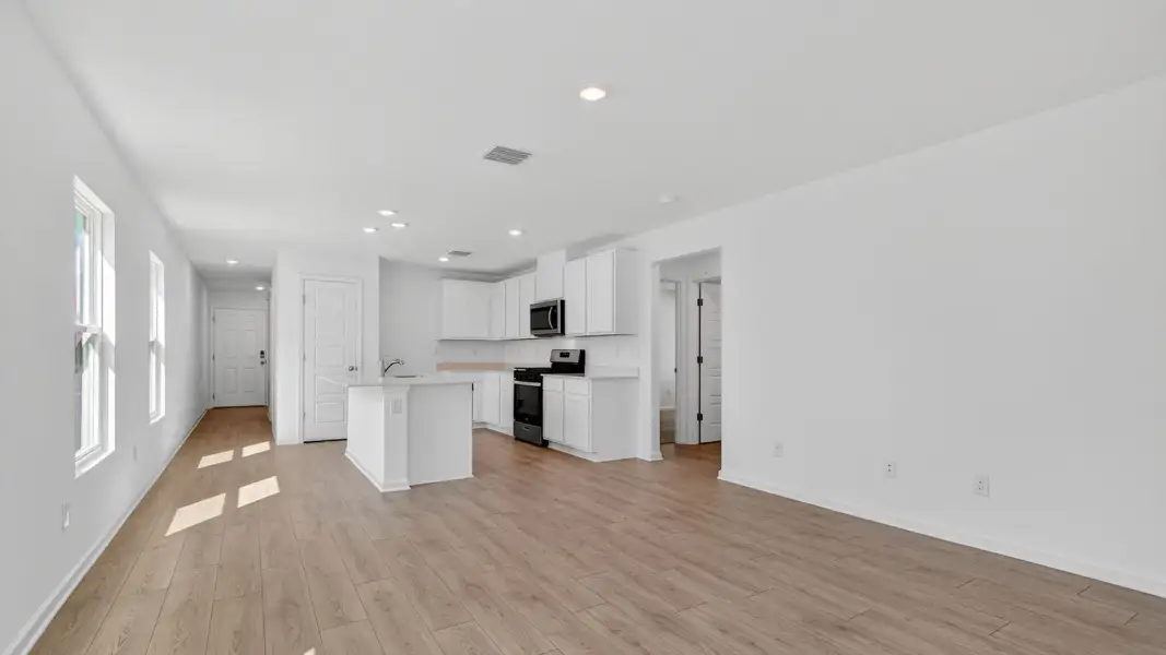 Spacious, unfurnished interior of a new home in Copes Landing, Jacksonville (Image 11). Spacious, unfurnished interior of a new home in Copes Landing, Jacksonville (Image 11).