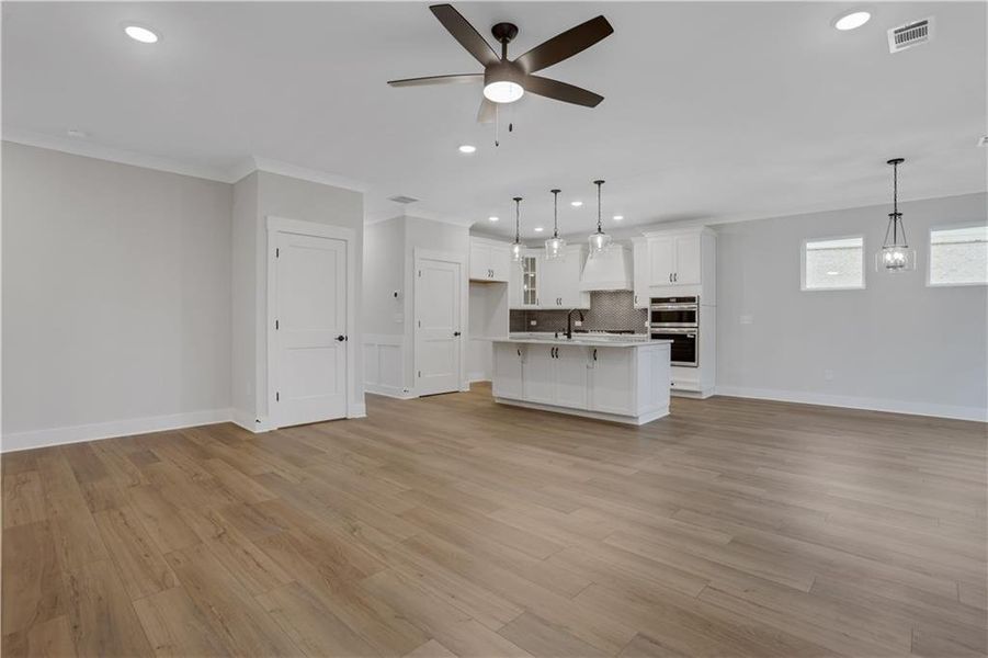 Spacious, unfurnished interior of a new home in Cambridge, Flowery Branch (Image 38). Spacious, unfurnished interior of a new home in Cambridge, Flowery Branch (Image 38).