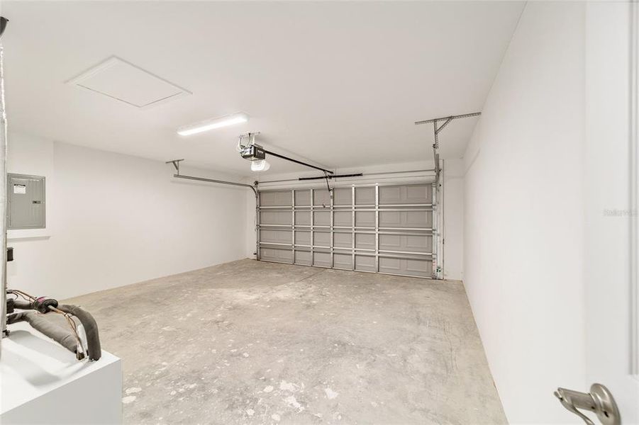 Spacious, unfurnished interior of a new home in , Citrus Springs (Image 13).