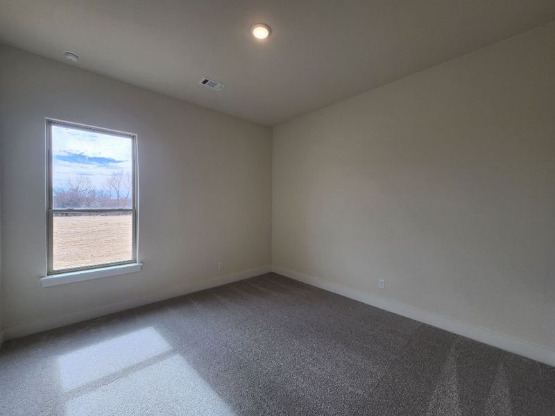 Spacious, unfurnished interior of a new home in Rocky Top, Krum (Image 12).