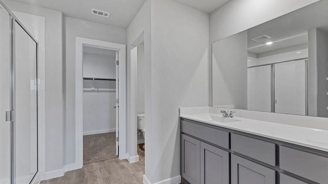 Furnished interior view inside a new home in Eagle Creek, Denton (Image 11).