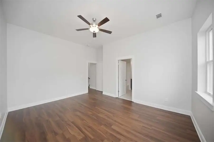 Spacious, unfurnished interior of a new home in , Atlanta (Image 14).