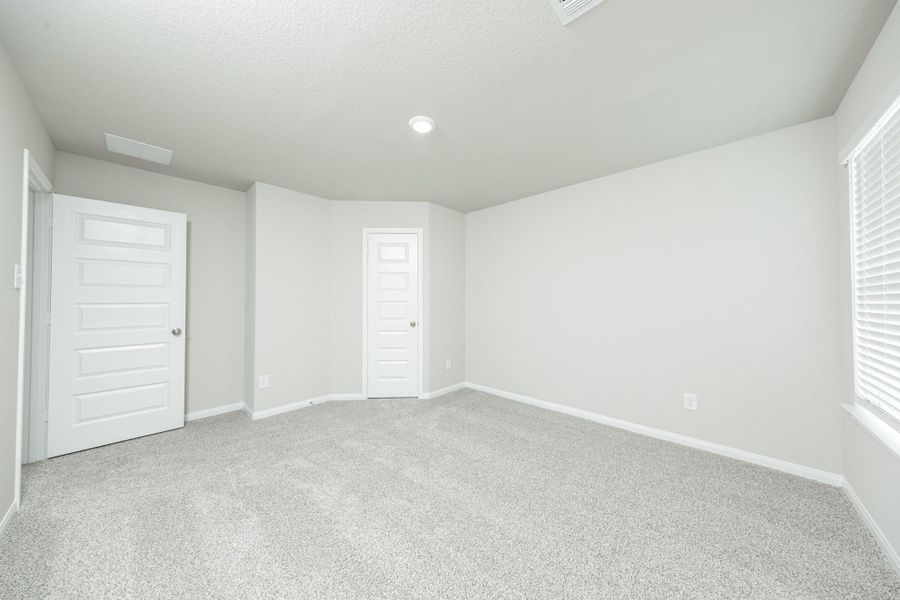 Spacious, unfurnished interior of a new home in Ridgeland Hills, Willis (Image 11).