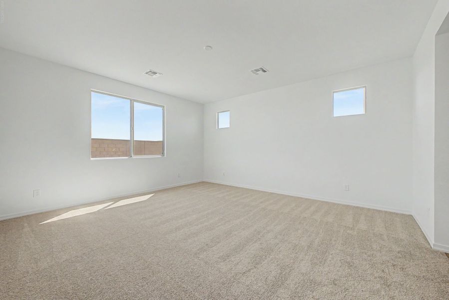 Spacious, unfurnished interior of a new home in White Tank Vistas, Waddell (Image 10).