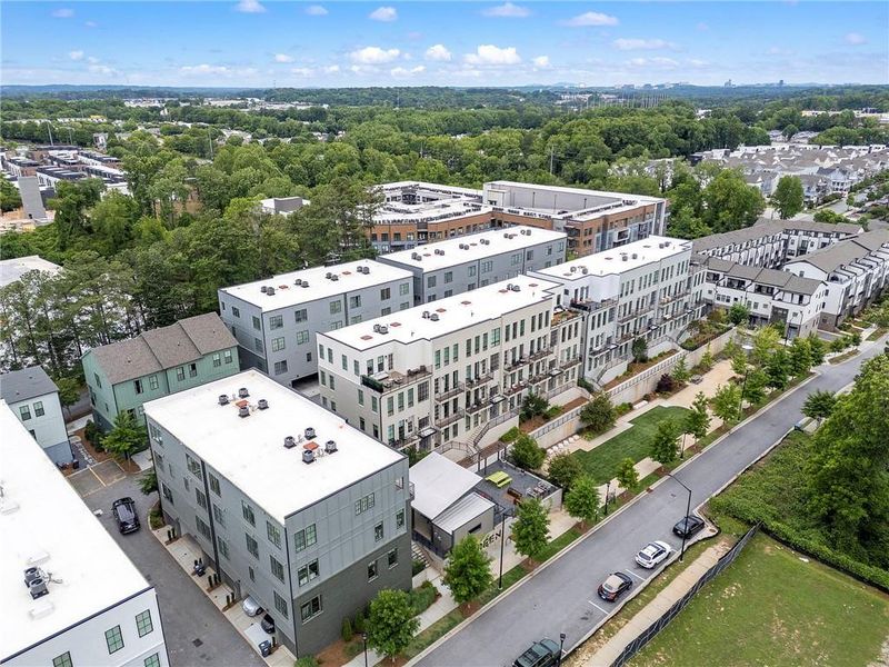 Condo located in Atlanta, GA showcasing its design and architecture (Image 4). Condo located in Atlanta, GA showcasing its design and architecture (Image 4).
