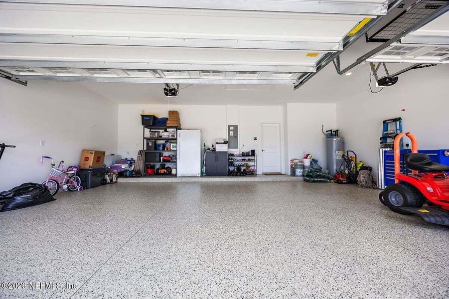 Spacious, unfurnished interior of a new home in , Green Cove Springs (Image 19).