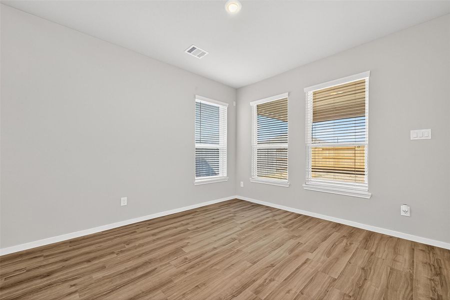 Spacious, unfurnished interior of a new home in Sunterra, Katy (Image 28). Spacious, unfurnished interior of a new home in Sunterra, Katy (Image 28).