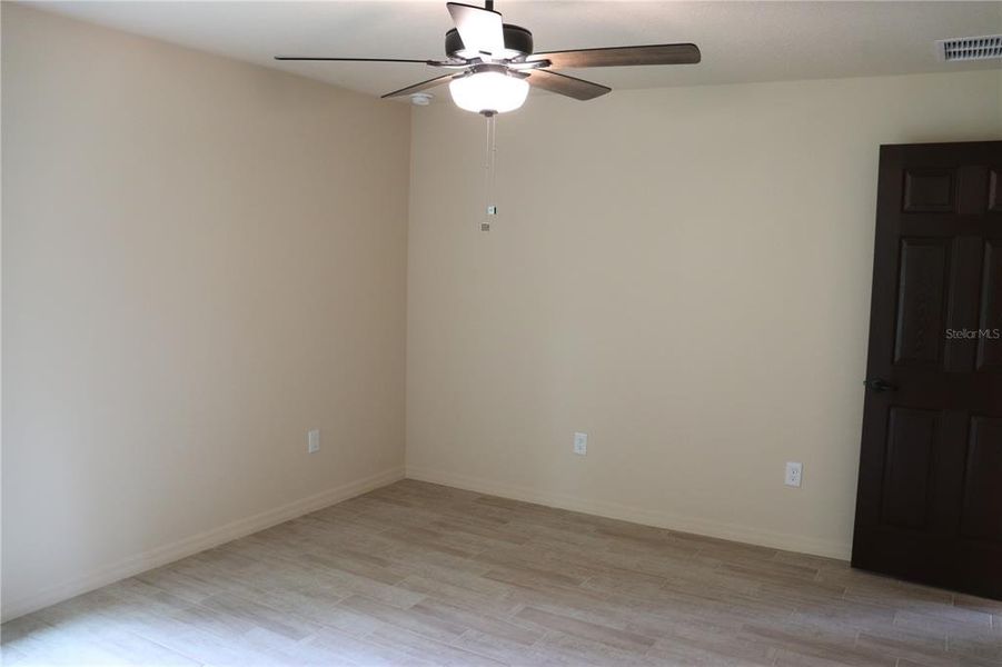 Spacious, unfurnished interior of a new home in , Ocala (Image 11).