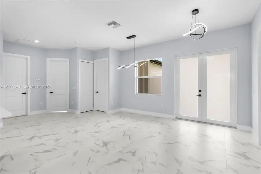 Spacious, unfurnished interior of a new home in , Lehigh Acres (Image 9).