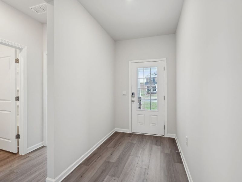 Spacious, unfurnished interior of a new home in Northwoods at Mirror Lake, Villa Rica (Image 11).