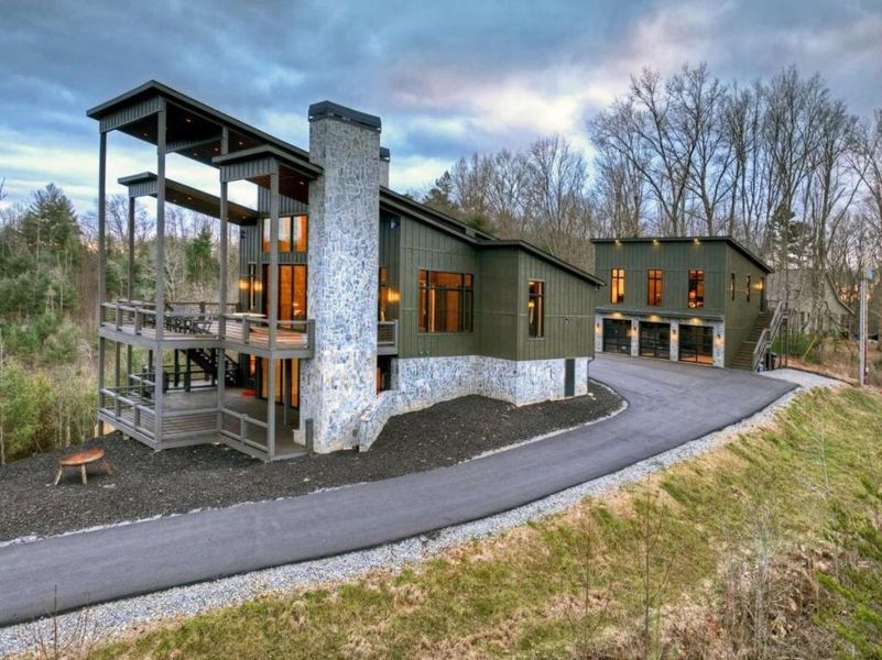 Community amenities in , Mineral Bluff (Image 74).